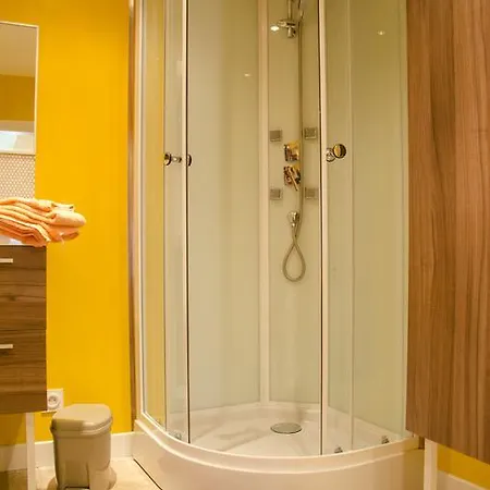 Apartment Le Saint Leonard...il Est Jaune
